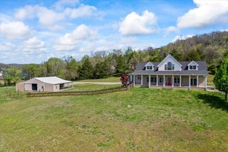 216 Old Wolf Hill Rd, Bethpage, TN 37022