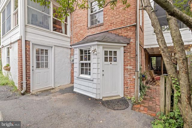6715 QUEENS CHAPEL RD, University Park, MD 20782