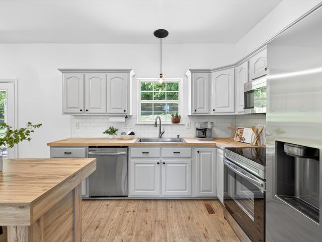 1074 Talon Dr, Columbia, TN 38401