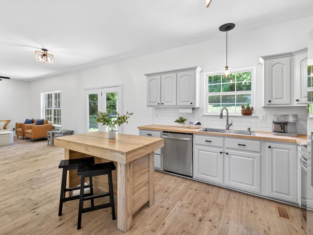 1074 Talon Dr, Columbia, TN 38401