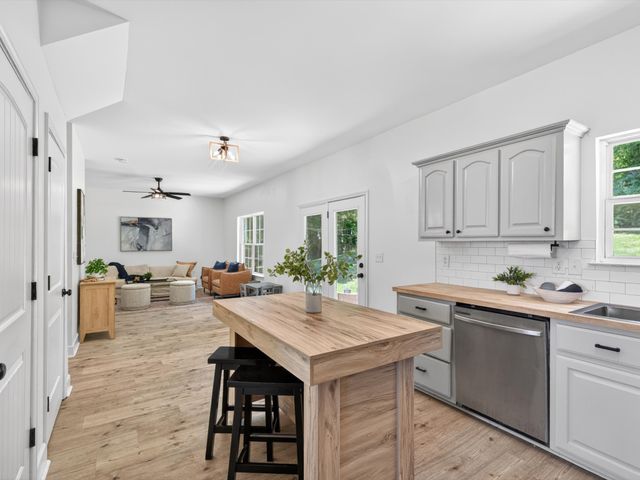1074 Talon Dr, Columbia, TN 38401