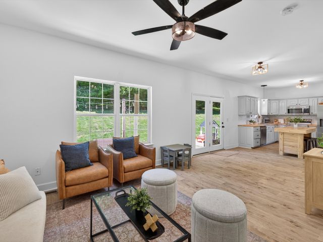 1074 Talon Dr, Columbia, TN 38401
