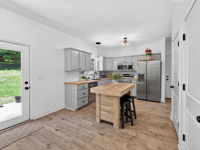 1074 Talon Dr, Columbia, TN 38401