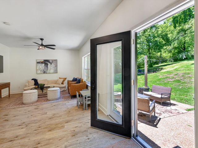 1074 Talon Dr, Columbia, TN 38401