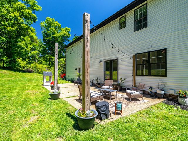 1074 Talon Dr, Columbia, TN 38401
