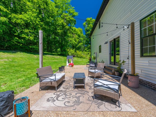 1074 Talon Dr, Columbia, TN 38401