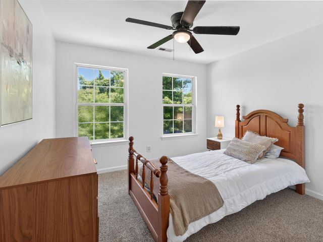 1074 Talon Dr, Columbia, TN 38401