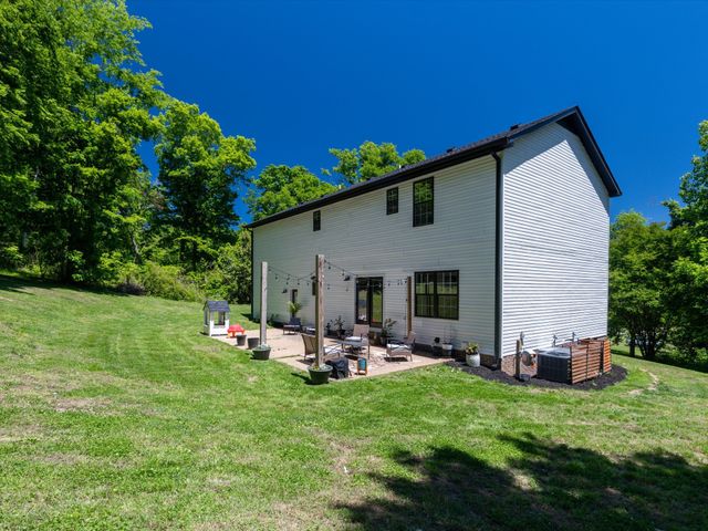 1074 Talon Dr, Columbia, TN 38401