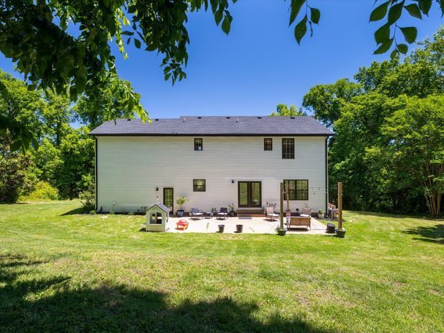 1074 Talon Dr, Columbia, TN 38401