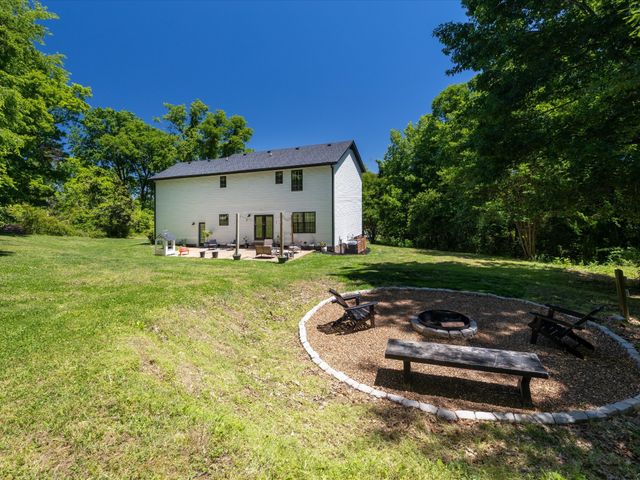 1074 Talon Dr, Columbia, TN 38401