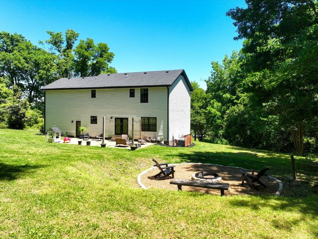 1074 Talon Dr, Columbia, TN 38401