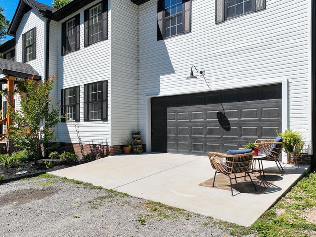 1074 Talon Dr, Columbia, TN 38401