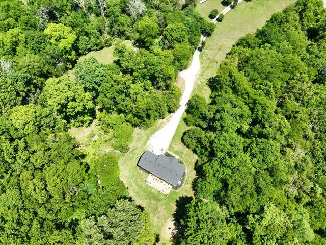 1074 Talon Dr, Columbia, TN 38401