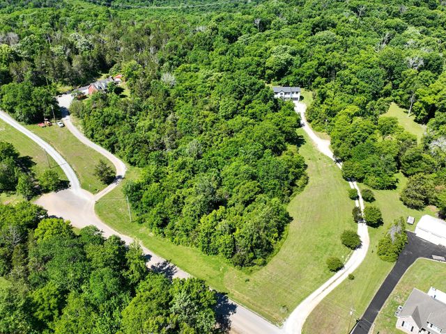 1074 Talon Dr, Columbia, TN 38401