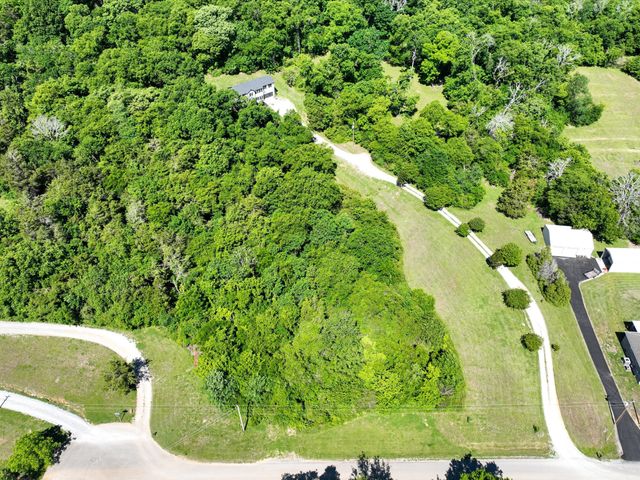 1074 Talon Dr, Columbia, TN 38401