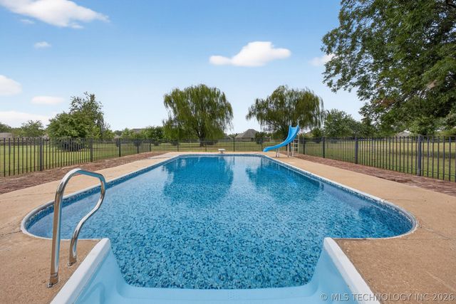 8452 E Blackwell Avenue, Claremore, OK 74019