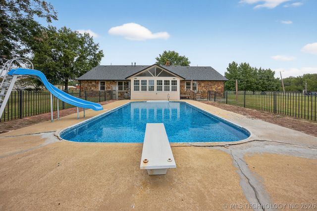 8452 E Blackwell Avenue, Claremore, OK 74019