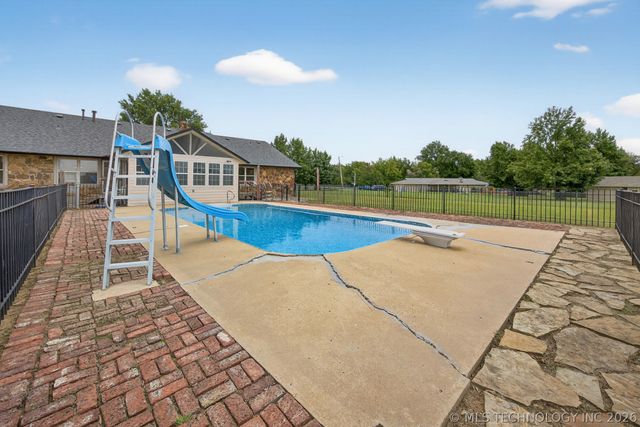 8452 E Blackwell Avenue, Claremore, OK 74019