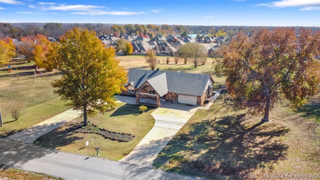 8452 E Blackwell Avenue, Claremore, OK 74019