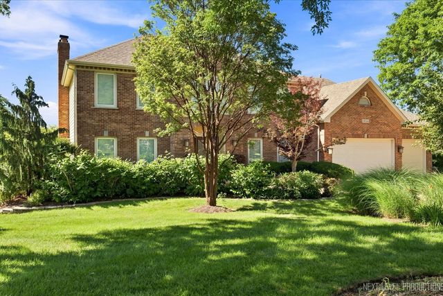 39W044 Foxwood Lane, St. Charles, IL 60175