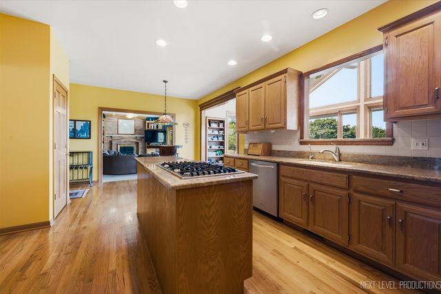 39W044 Foxwood Lane, St. Charles, IL 60175