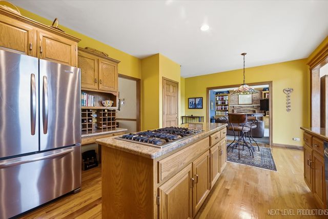 39W044 Foxwood Lane, St. Charles, IL 60175