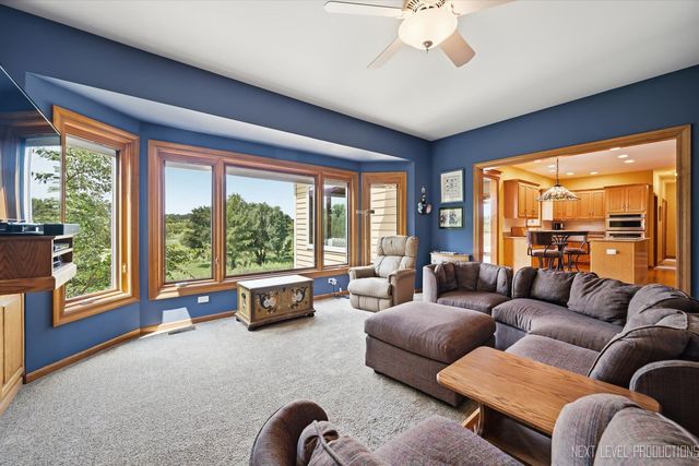 39W044 Foxwood Lane, St. Charles, IL 60175