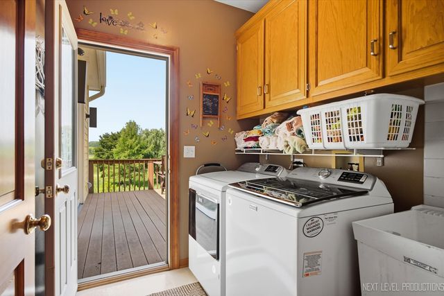 39W044 Foxwood Lane, St. Charles, IL 60175