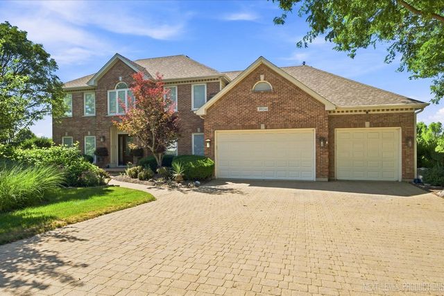 39W044 Foxwood Lane, St. Charles, IL 60175