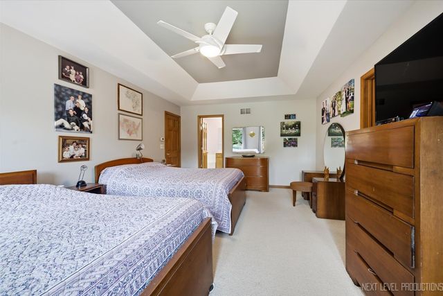 39W044 Foxwood Lane, St. Charles, IL 60175