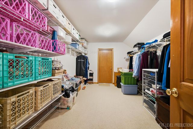 39W044 Foxwood Lane, St. Charles, IL 60175