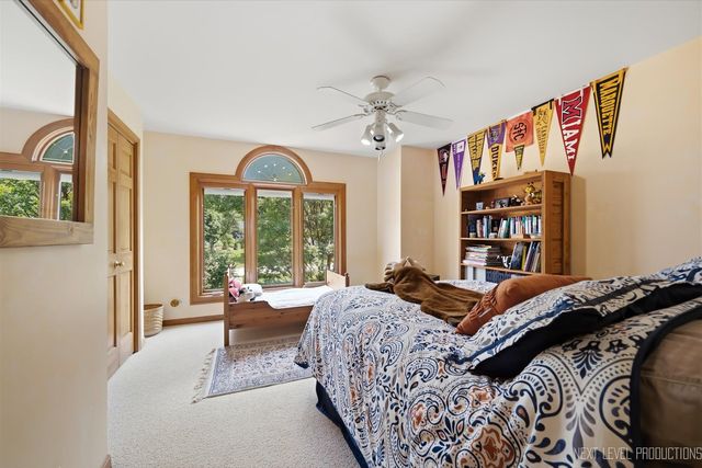 39W044 Foxwood Lane, St. Charles, IL 60175