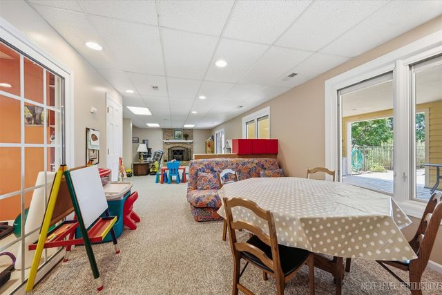 39W044 Foxwood Lane, St. Charles, IL 60175