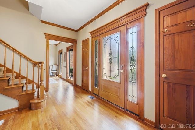 39W044 Foxwood Lane, St. Charles, IL 60175