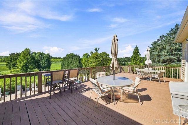 39W044 Foxwood Lane, St. Charles, IL 60175