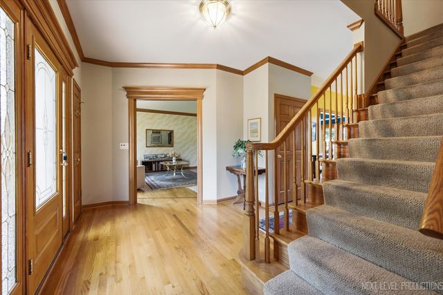 39W044 Foxwood Lane, St. Charles, IL 60175