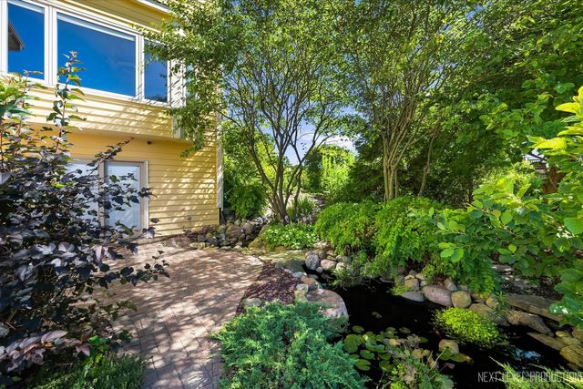 39W044 Foxwood Lane, St. Charles, IL 60175