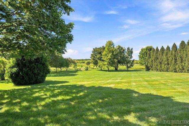 39W044 Foxwood Lane, St. Charles, IL 60175