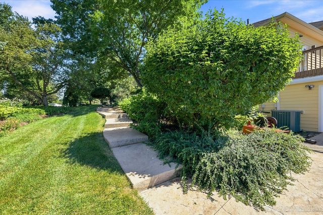 39W044 Foxwood Lane, St. Charles, IL 60175