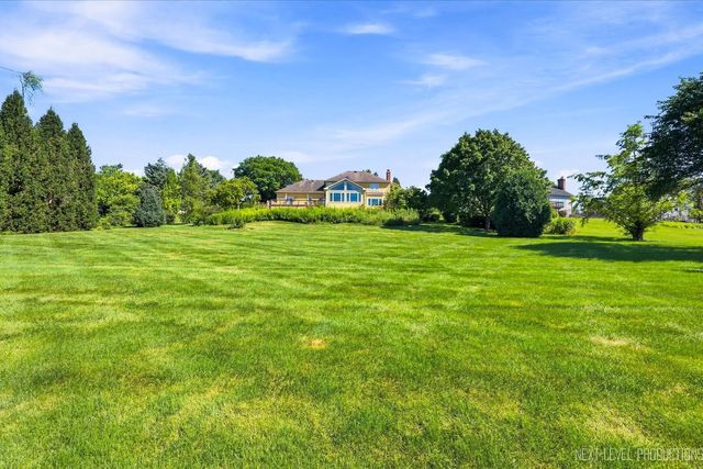 39W044 Foxwood Lane, St. Charles, IL 60175
