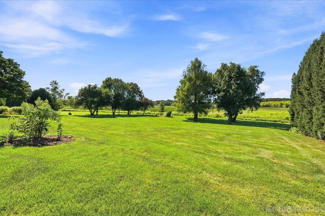 39W044 Foxwood Lane, St. Charles, IL 60175