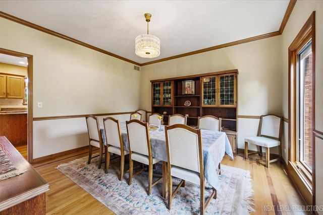 39W044 Foxwood Lane, St. Charles, IL 60175