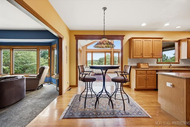 39W044 Foxwood Lane, St. Charles, IL 60175