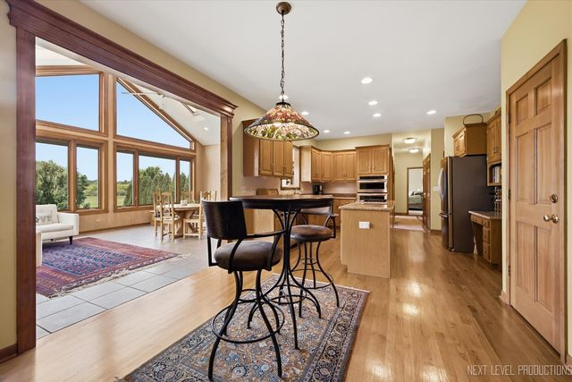 39W044 Foxwood Lane, St. Charles, IL 60175