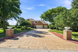 39W044 Foxwood Lane, St. Charles, IL 60175