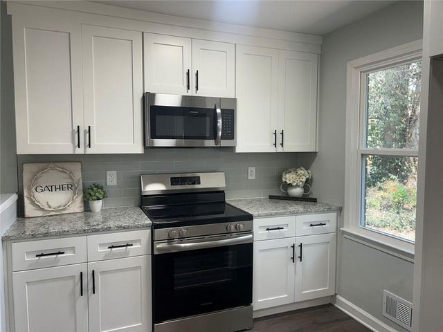 2538 Three Bars Drive, Grayson, GA 30017