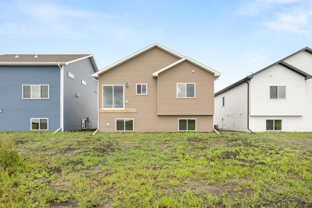 2623 38 Avenue S, Moorhead, MN 56560