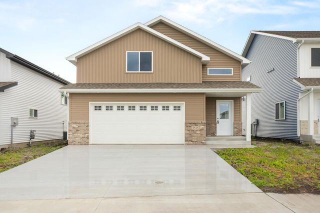 2623 38 Avenue S, Moorhead, MN 56560