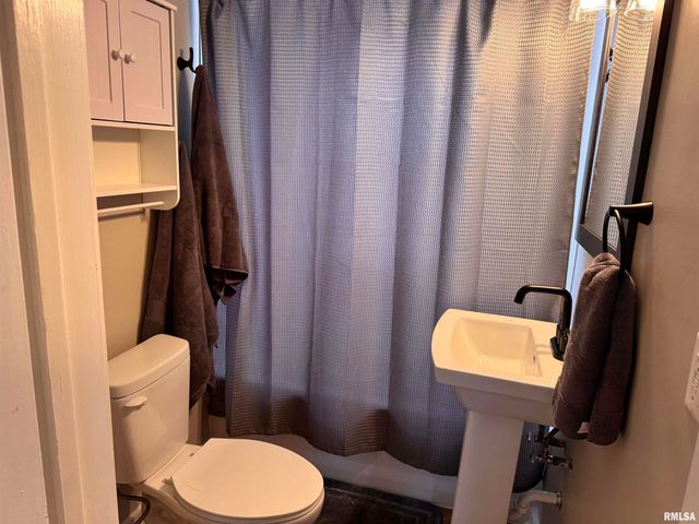 405 N Wood Street, Washington, IL 61571