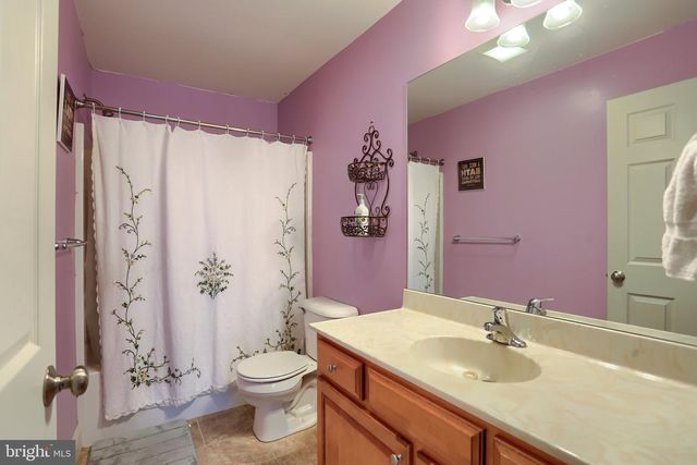 4725 LAUREL VALLEY LN, Enola, PA 17025